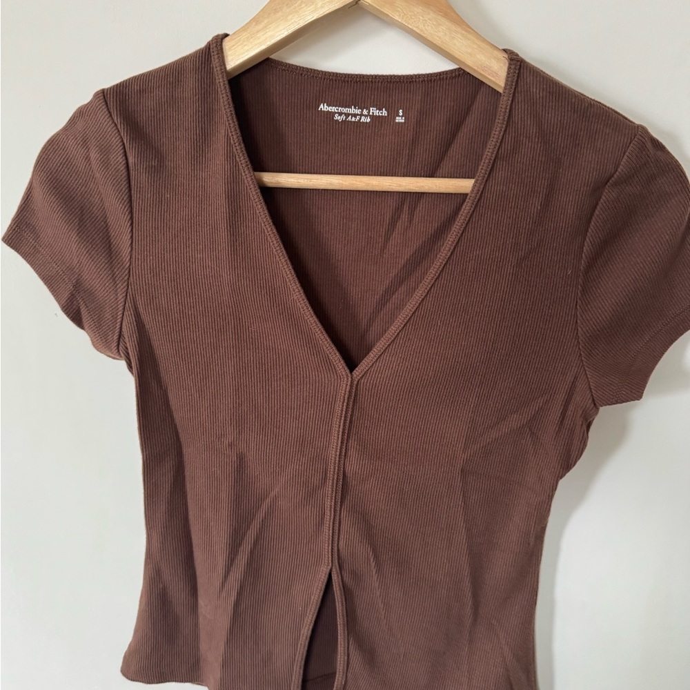 Abercrombie & Fitch Chocolate Short Sleeve V-Neck Top